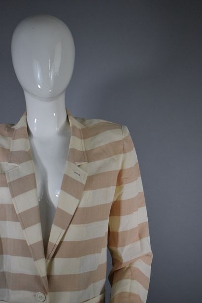 null 
DANIEL HECHTER 

Blazer jacket with beige and powder pink stripes.

Double...
