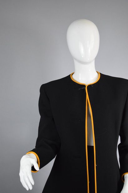 null GENNY



Black wool jacket with gold/orange gallon on all the borders. 

Fitted...