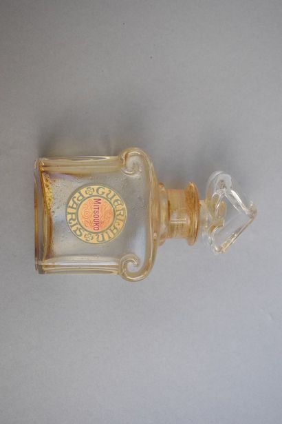 null GUERLAIN "Mitsouko



Glass bottle, heart-shaped cap. In a cardboard box with...