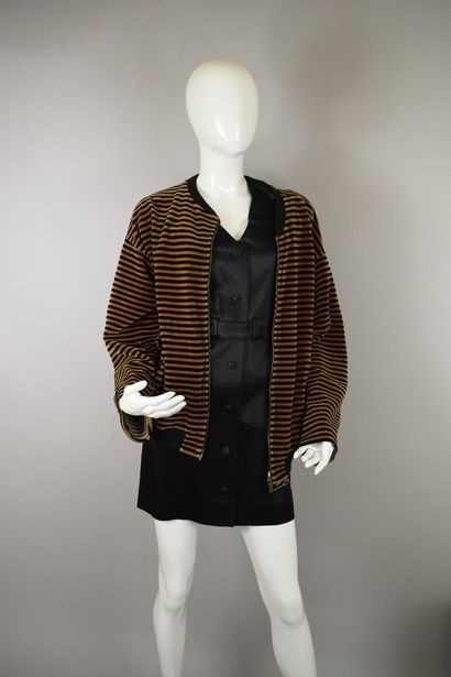 null SONIA RYKIEL



Two pieces:

- Black and brown striped cotton blend BLOUSON,...