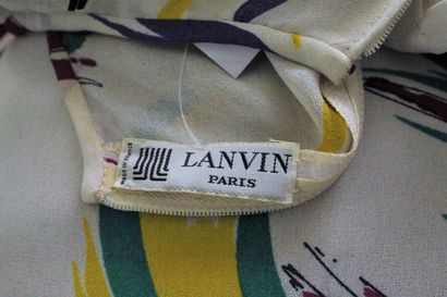 null LANVIN (circa fin 1970)



Robe en polyster blanche à motif de chevaux multicolores,...