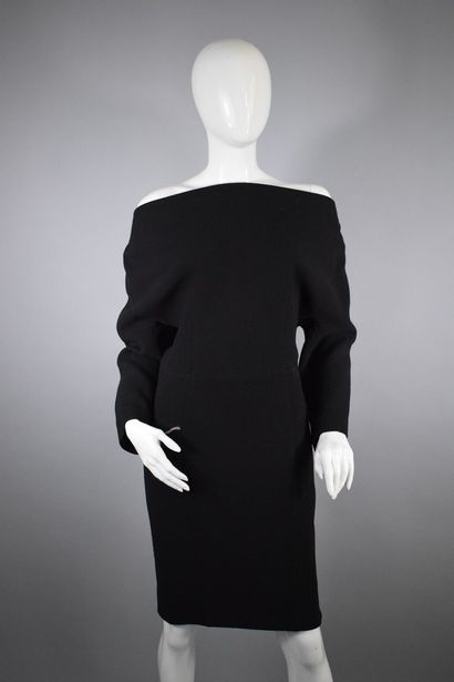 NATAN Couture 
 
Robe noire à col bénitier...