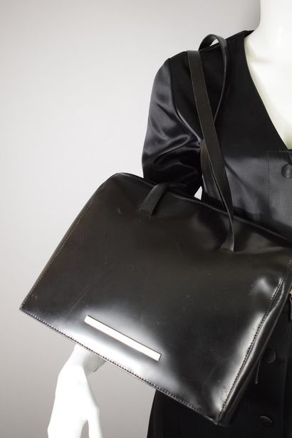 null CERRUTI 1881



Black glazed leather bag carried by hand or shoulder, a large...