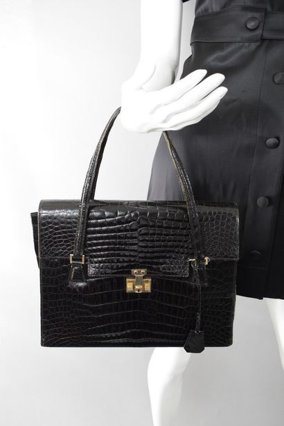 null ANONYMOUS 



Lot of two bags crocodile style glazed, one smaller hand-carried,...