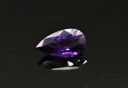 null Pear amethyst on paper. 

Weight : approx. 22.30 cts.