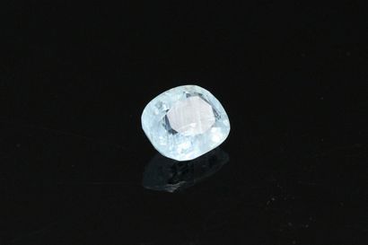 null Cushion aquamarine on paper.

Weight : 3.12 cts.