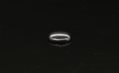 null Hematite cabochon on paper. 

Weight : about 8.20 cts.