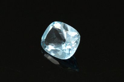 null Blue topaz cushion on paper.

Weight :6.01 cts.