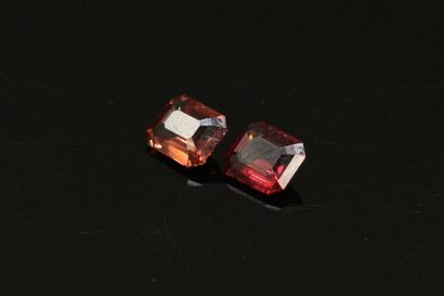 null Pair of red-orange spinels rectangular cut on paper.

Weight : 1.51 cts.