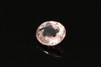 null Pink tourmaline oval on paper. 

Weight : approx. 2.05 cts.