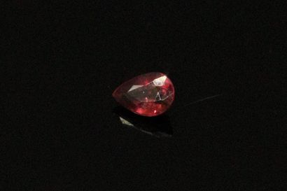 null Pear ruby on paper. 

Weight : 0.13 cts.