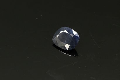 null Cushion blue sapphire on paper. 

Weight : 9.27 cts.