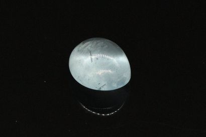 null Aquamarine cabochon on paper. 

Weight : 4.98 cts.