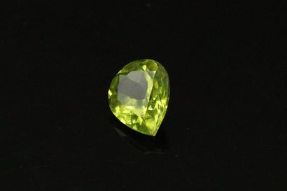 null Pear peridot on paper. 

Weight : approx. 2.45 cts.