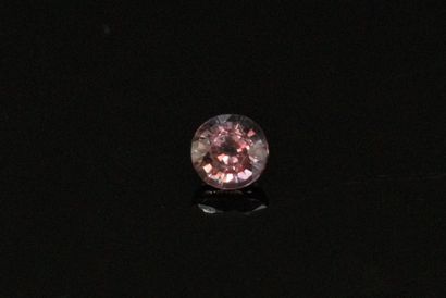 null Pink sapphire on paper.

Weight : 0.31 cts.