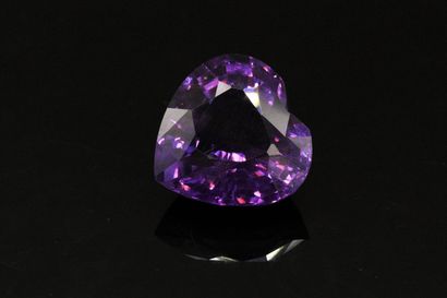 null Amethyst heart on paper. 

Weight : approx. 34.25 cts.