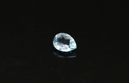 null Pear topaz on paper. 

Weight : approx. 2.75 cts.