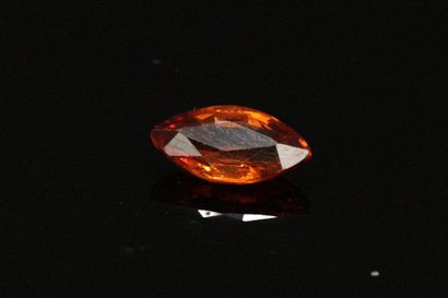 null Orange garnet marquise on paper. 

Weight : 1.21 cts.