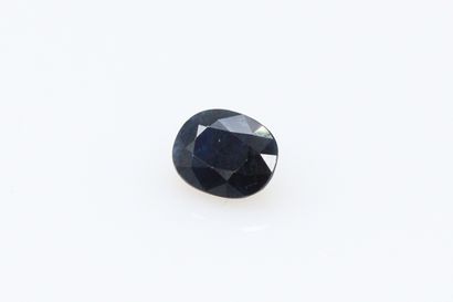 null Oval night blue sapphire on paper. 

Weight : 3.05 cts.