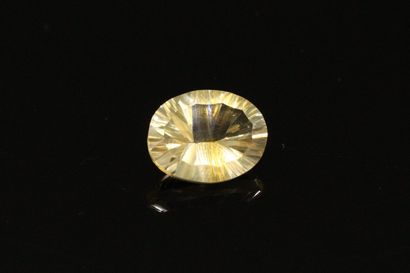 null Oval concave citrine on paper. 

Weight : 4.24 cts.