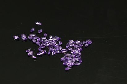 null Lot of marquise cut amethysts on paper. 

80 pieces approx. 

Total weight :...