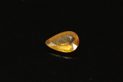 null Pear yellow sapphire on paper.

Weight : 0.85 cts.