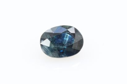 null Oval sapphire on paper. 

Weight : 2.11 cts.