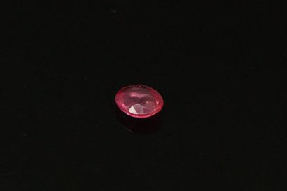 null Pink sapphire oval on paper. 

Weight : 0.64 cts.
