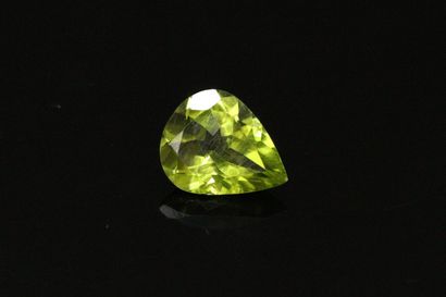 null Pear peridot on paper. 

Weight : approx. 2.15 cts.