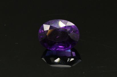 null Oval amethyst on paper. 

Weight : 39.15 cts.
