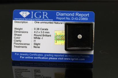 null White I" round diamond under seal.

Accompanied by a certificate of the IGR...