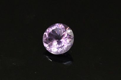 null Round amethyst on paper. 

Weight : 3.97 cts.