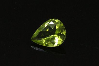 null Pear peridot on paper. 

Weight : 2.05 cts