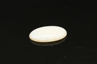 null Opal cabochon on paper. 

Weight : approx. 9.20 cts.