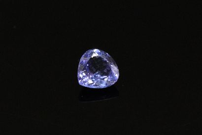 null Tanzanite pear on paper.

Weight : 1.70 cts.