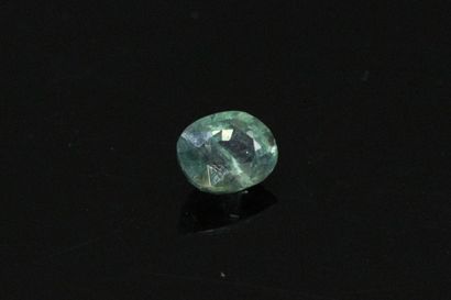 null Green and blue sapphire on paper.

Weight : 1.04 cts.