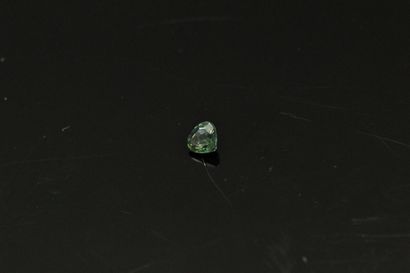 null Blue sapphire - green pear on paper.

Weight : 0.71 cts.