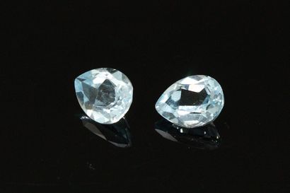 null Pairing of pear topazes on paper. 

Total weight : 5.75 cts.