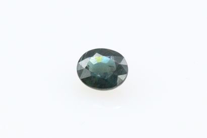 null Oval sapphire on paper.

Weight : 0.80 cts.