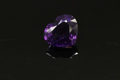 null Amethyst heart on paper. 

Weight : approx. 31.55 cts.