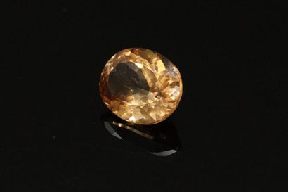 null Oval smoked topaz on paper.

Weight : 6.27 cts.