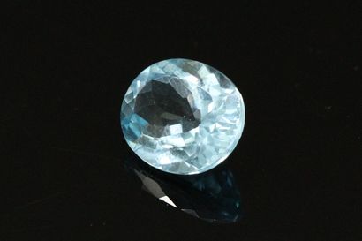 null Topaz "baby blue" oval on paper.

Weight : 5.92 cts.