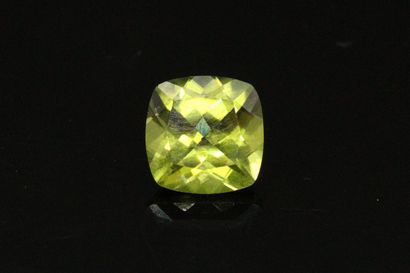 null Faceted peridot on paper. 

Weight : approx. 2.40 cts.