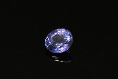 null Oval Tanzanite on paper.

Weight : 2.35 cts.