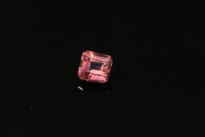 null Square pink tourmaline with cut sides on paper. 

Weight : 1.12 cts.