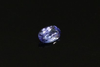 null Oval Tanzanite on paper.

Weight : 1.55 cts.