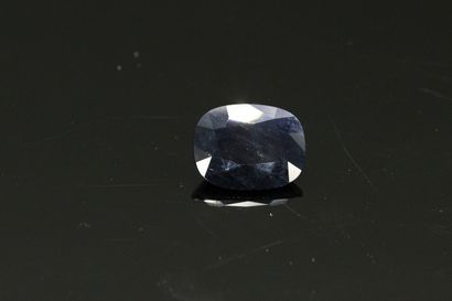 null Cushion blue sapphire on paper. 

Weight : 9.27 cts.