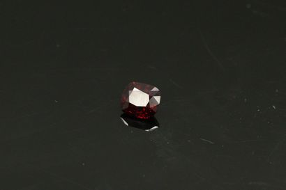 null Cushion red spinel on paper. 

Weight : 2.60 cts.