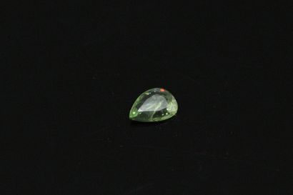 null Green pear sapphire on paper. 

Weight : 0.35 cts.