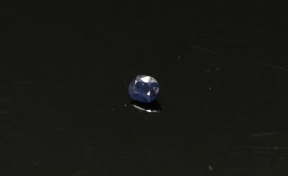 null Oval sapphire on paper. 

Weight : 0.80 cts.